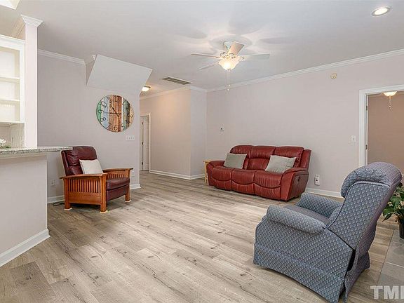 5th image of 111 Cherry Hill Ln