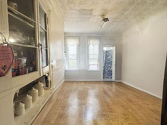 5th image of 314 Stockholm St