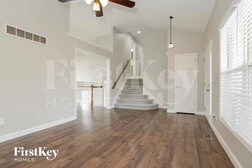 3 bed, 3.0 bath, 2985 sqft, $3,000 — Photo 4