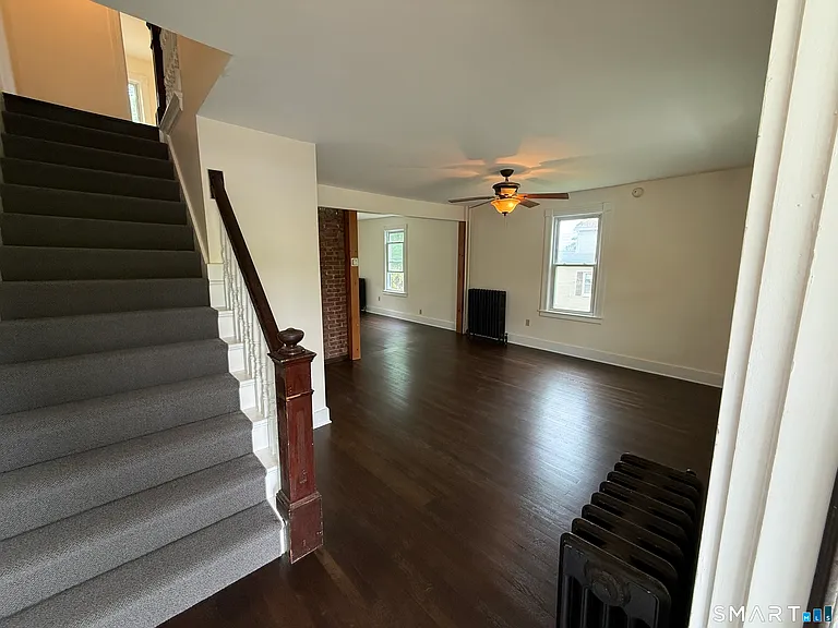 131 Eastern Dr — Photo 2