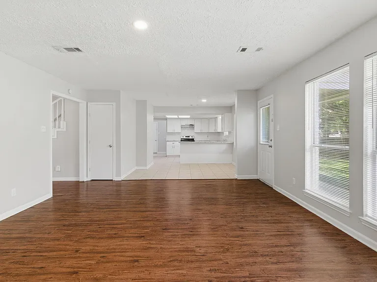 1122 Tigris Ln — Photo 8