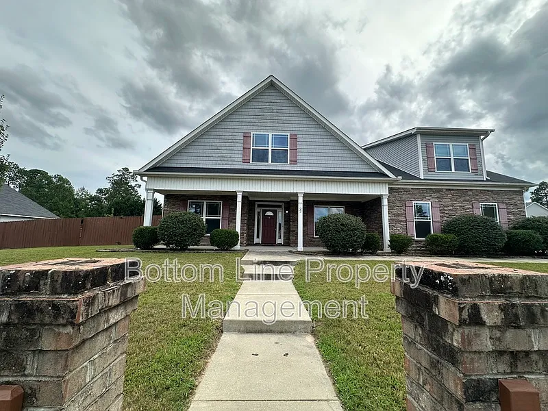 5 bed, 4.0 bath, 4000 sqft, $2,650 — Photo 3