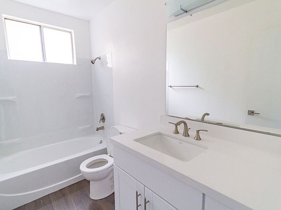 5th image of 200 S Avenue 59