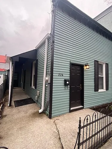224 W 5th St Photo 1