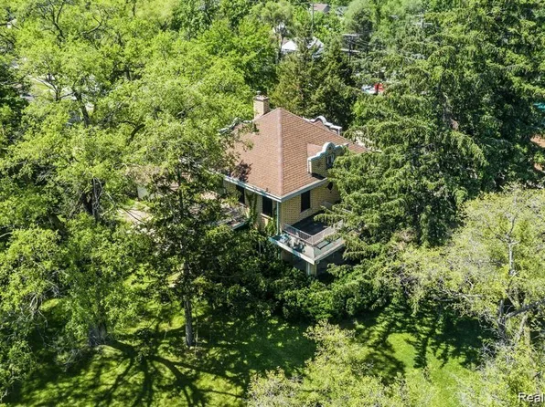 21855 Schoenherr Rd, Warren, MI 48089