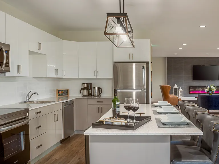 160 Lancaster Dr — Photo 8