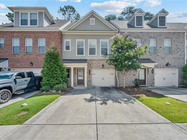 211 Mahone Dr, Lilburn, GA 30047