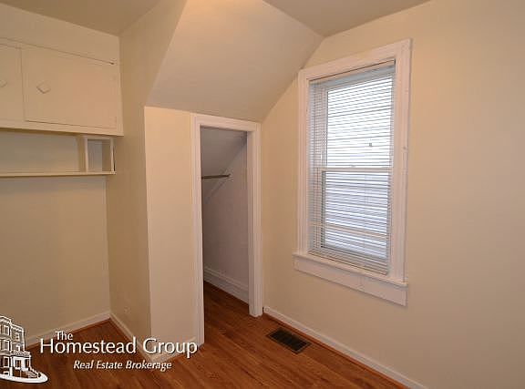 3rd image of 3417 N Seeley Ave #1F