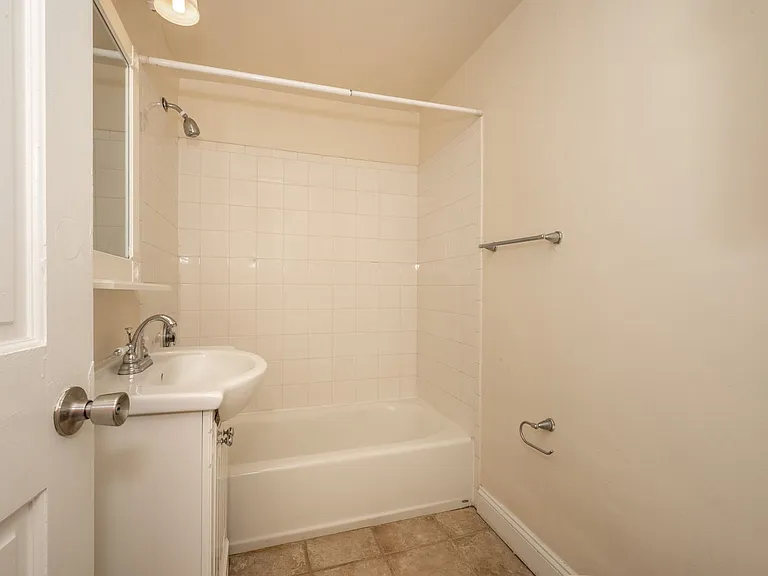 213 E University Ave #B1 — Photo 8