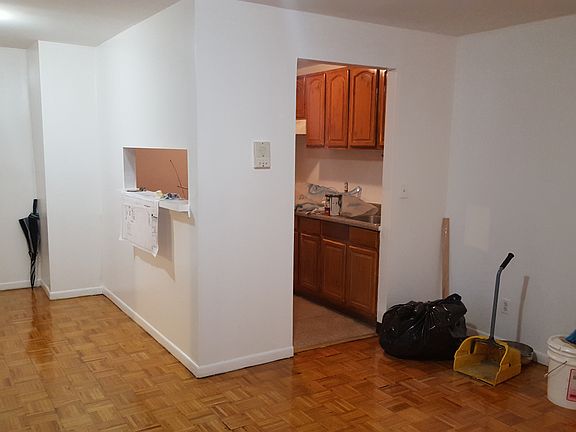 4th image of 14728 90th Ave APT 2E