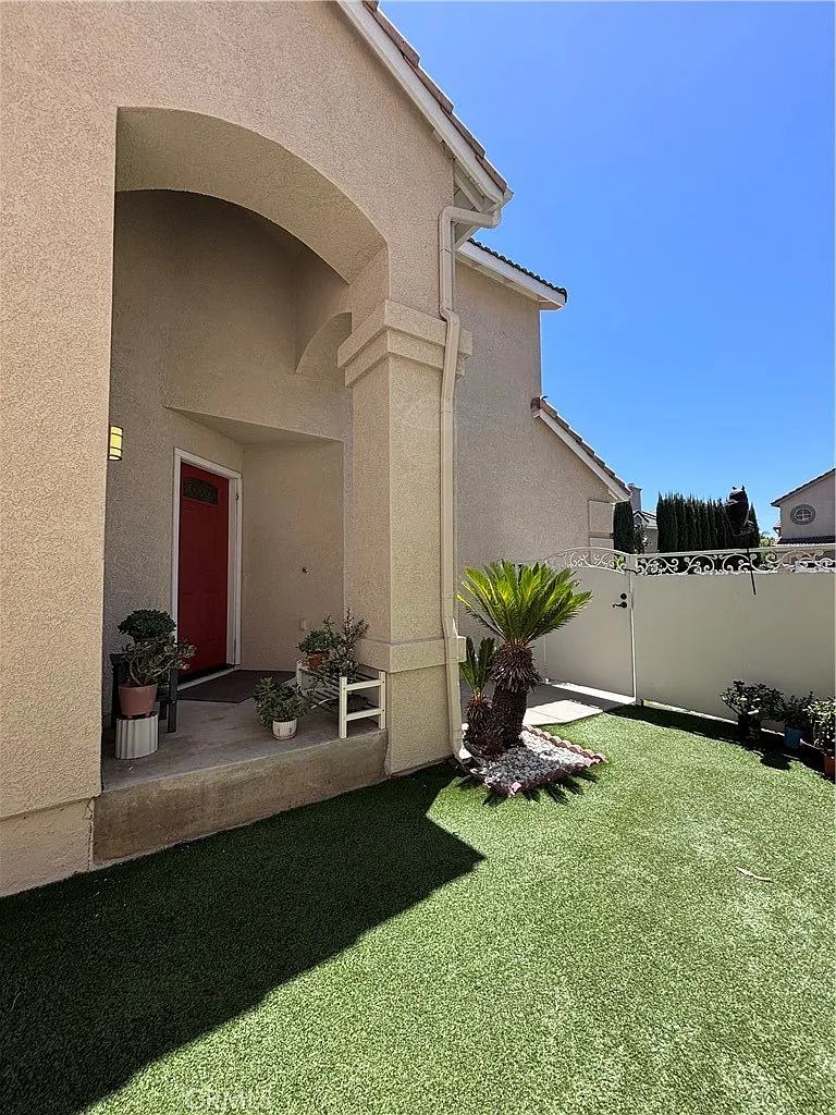 3 bed, 2.5 bath, 2052 sqft, $3,950 — Photo 3