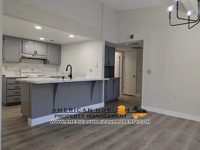 2312 E 8th St — Photo 5
