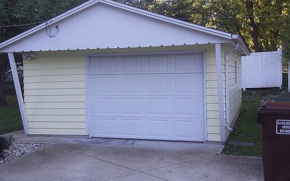 2nd image of 1320 Theresa Ln