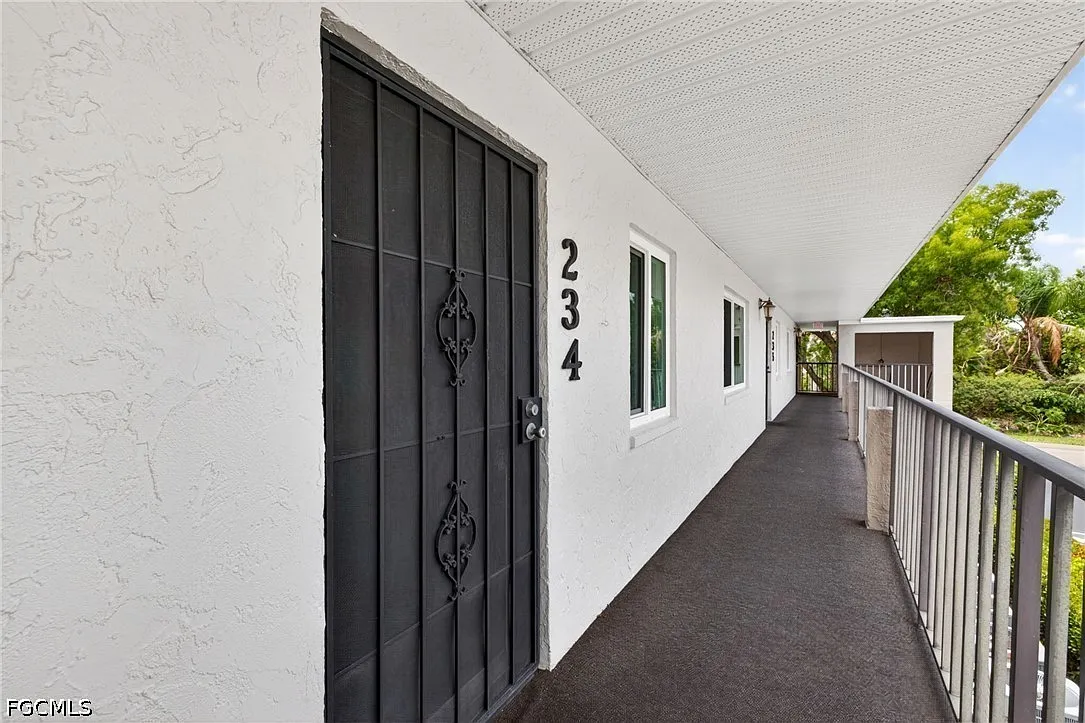 2 bed, 2.0 bath, 893 sqft, $1,200 — Photo 2