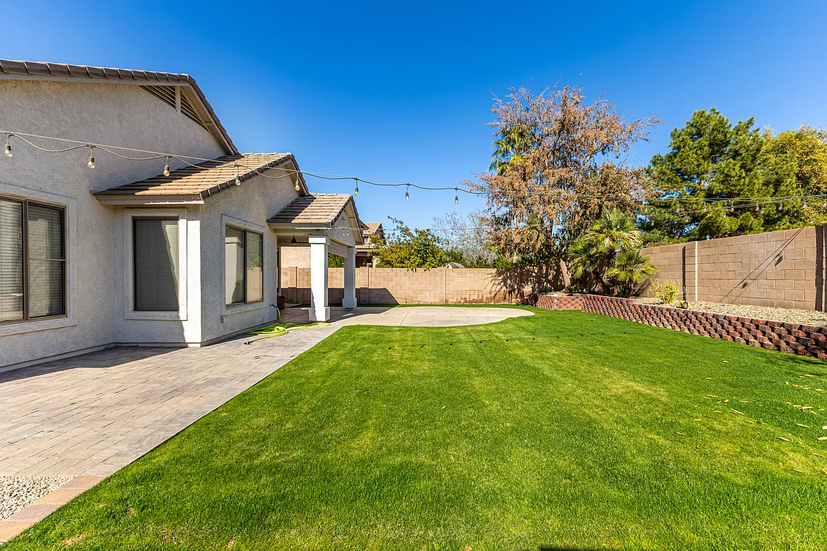 Building Photo - 2611 S Ponderosa Dr