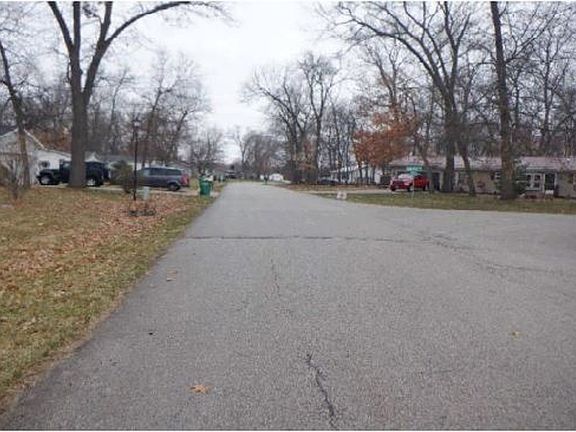 Exterior Neighborhood (street photo)