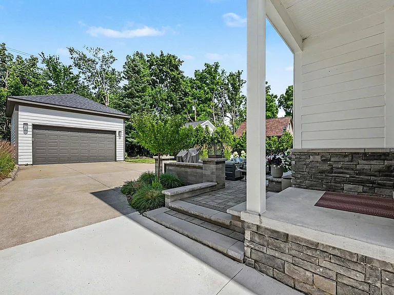 484 Park St — Photo 96
