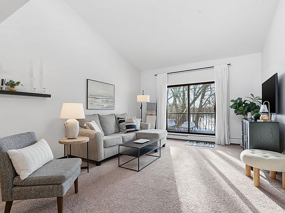 2nd image of 2670 Oxford St N APT 242