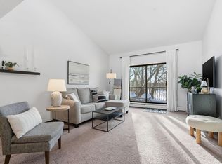 2670 Oxford St N APT 242, Roseville, MN 55113