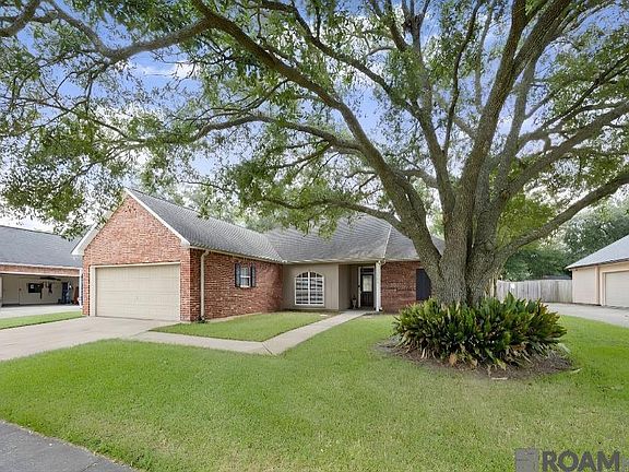 2nd image of 17204 Fountainbleau Dr