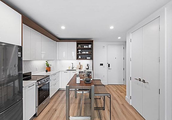 3rd image of 224 E 135th St #703