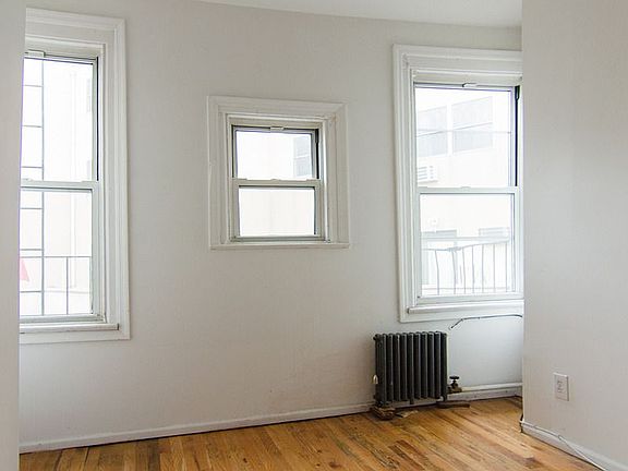 3rd image of 178 Kingsland Ave #1F