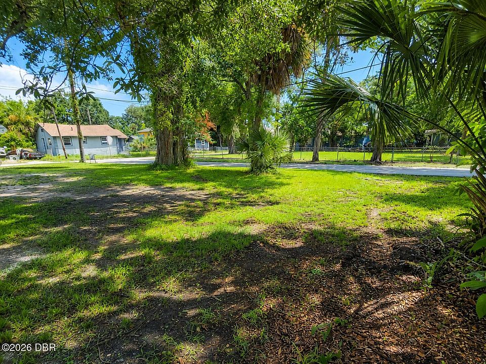 2nd image of 547 Live Oak Ave