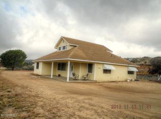 17750 S Juniper Dr, Peeples Valley, AZ 86332