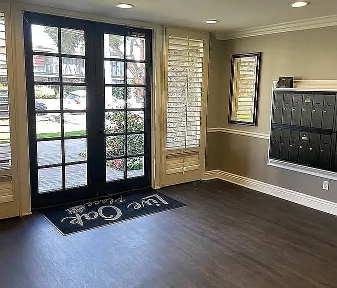 300 E Live Oak St #2J — Photo 1