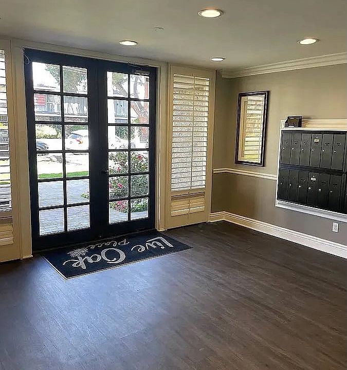 1st image of 300 E Live Oak St APT 3F