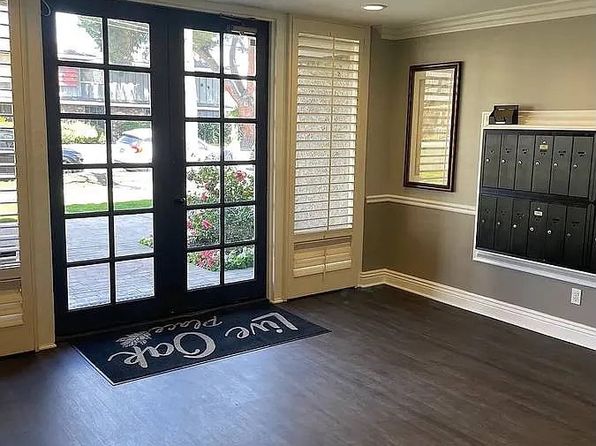 300 E Live Oak St #2J
