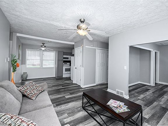 5th image of 1376 Seward Ave