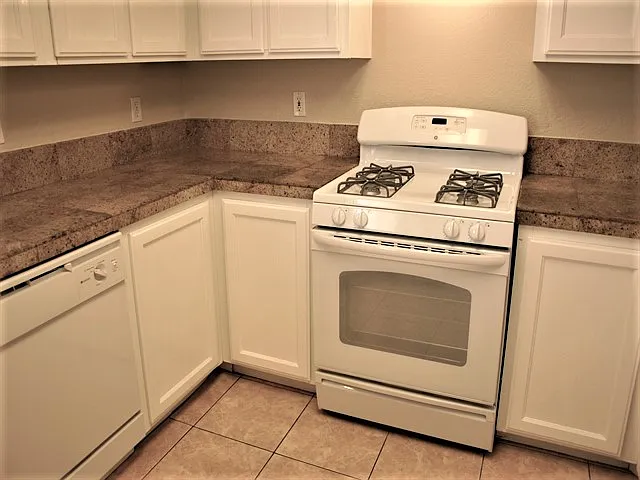 4 bed, 2.5 bath, 1575 sqft, $2,255 — Photo 3