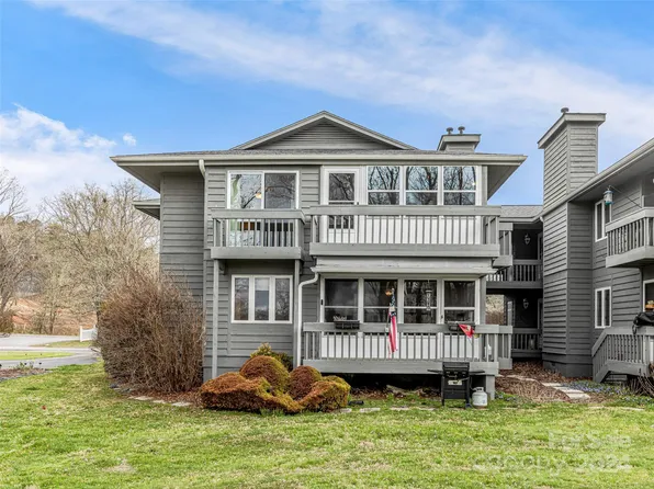 33 Southern Fairway Ct APT A2, Etowah, NC 28729