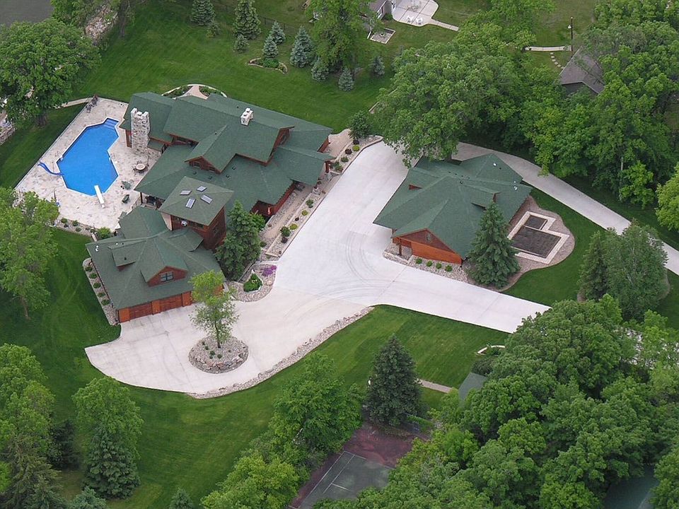 1st image of 1071 Shorewood Dr