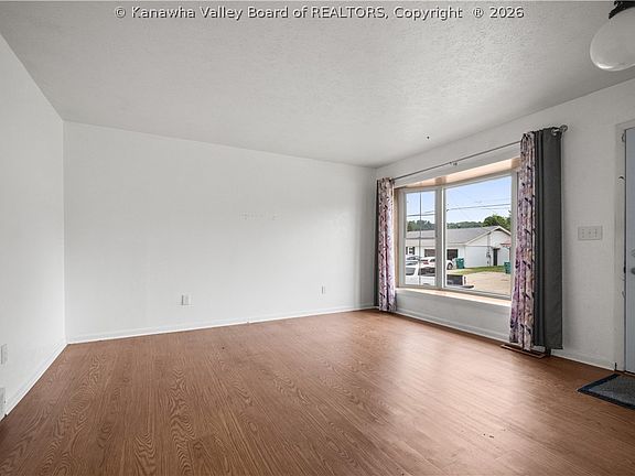 3rd image of 194 Shawnee Est