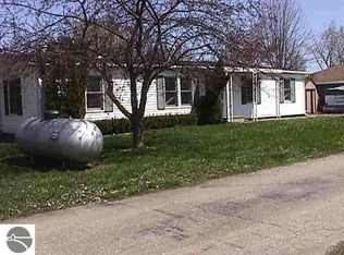 2148 N Isle Dr, Standish, MI 48658