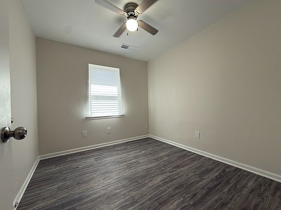 4th image of 902 Winchell St
