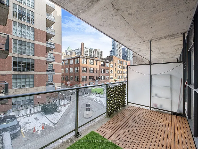 478 King St W #202 — Photo 26