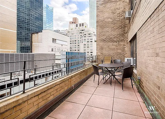 Rented by Warburg | media 10