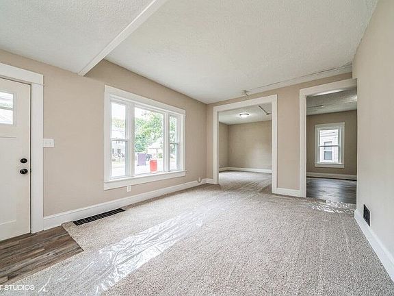 2nd image of 68 Union St N