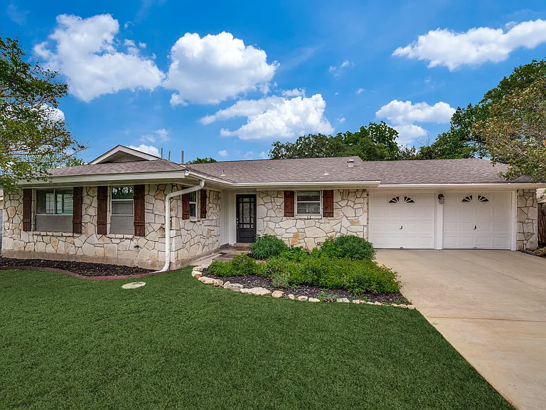 612 Booth Dr — Photo 1