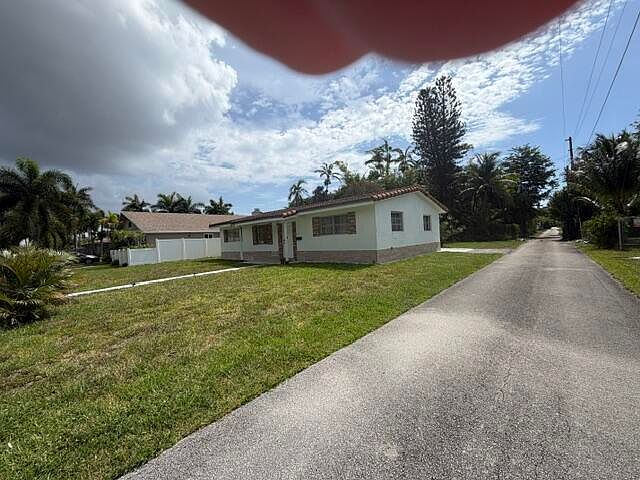 1st image of 210 NE 5th Avenue