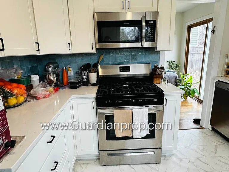 2700 Quentin Ave — Photo 7