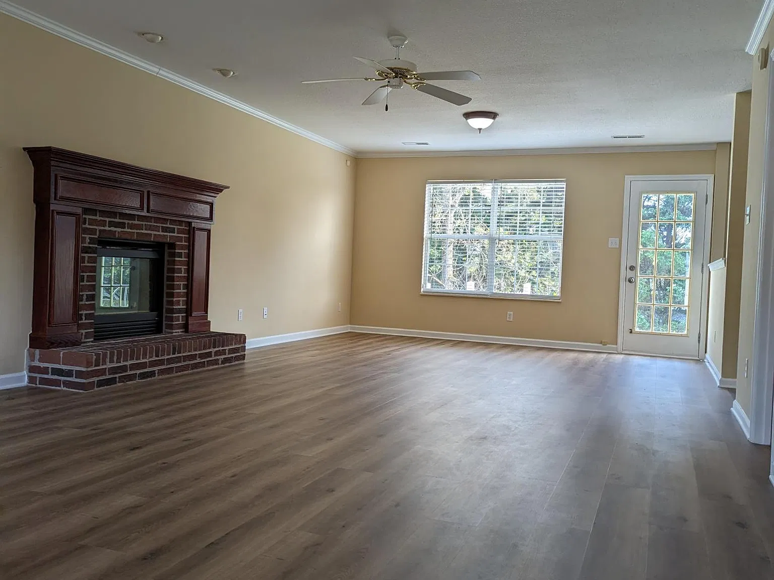 4 bed, 2.5 bath, 2222 sqft, $2,600 — Photo 3