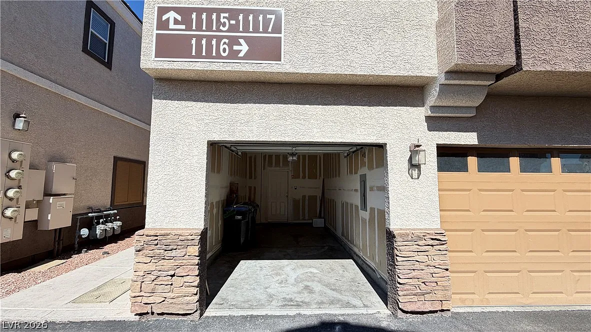 2 bed, 2.0 bath, 1120 sqft, $1,750 — Photo 2