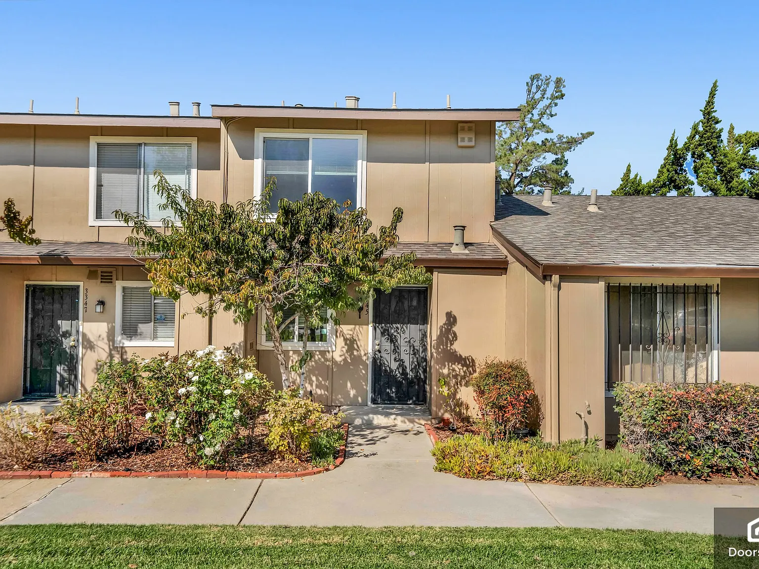 2 bed, 1.5 bath, 988 sqft, $3,400 — Photo 2
