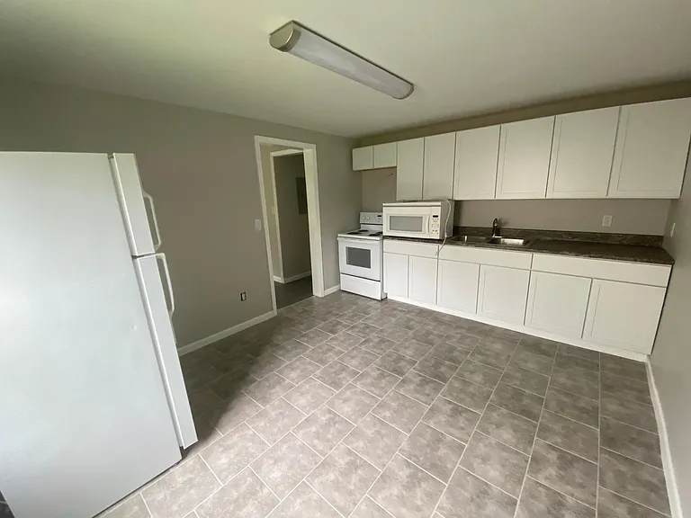 260 Moughon St #B — Photo 4