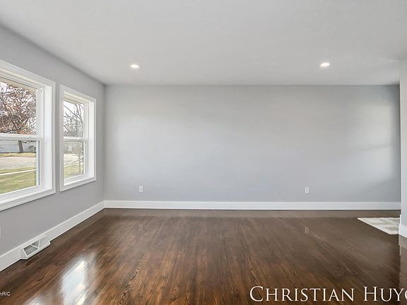 3rd image of 4929 Marshall Ave SE