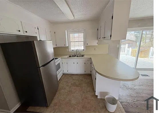 3 bed, 1058 sqft, $1,750 — Photo 3